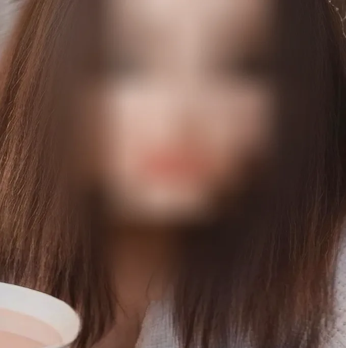 Ayse, 23