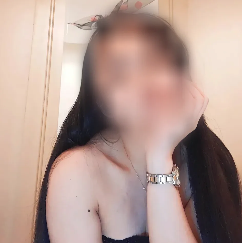 Greta, 32