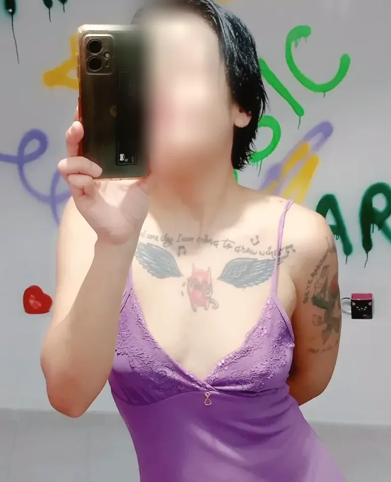 Isabell, 21
