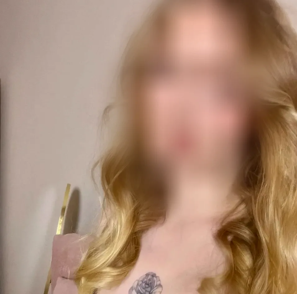 Larissa, 23