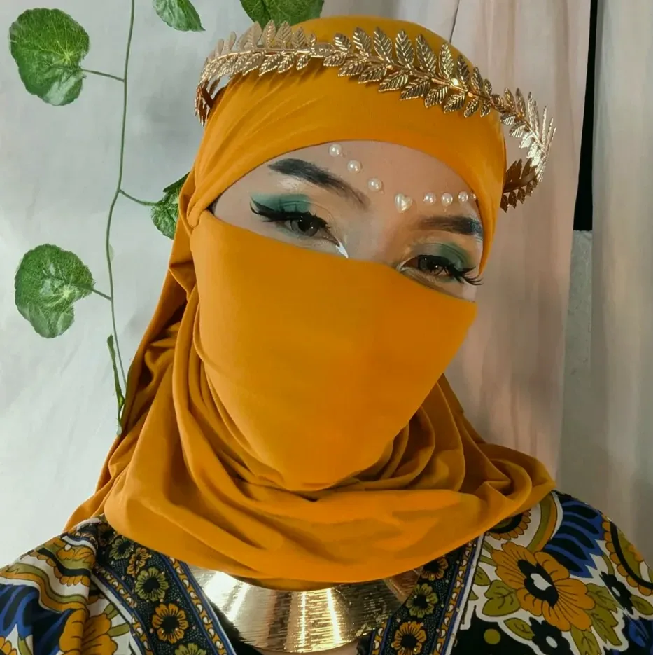 Maja, 28