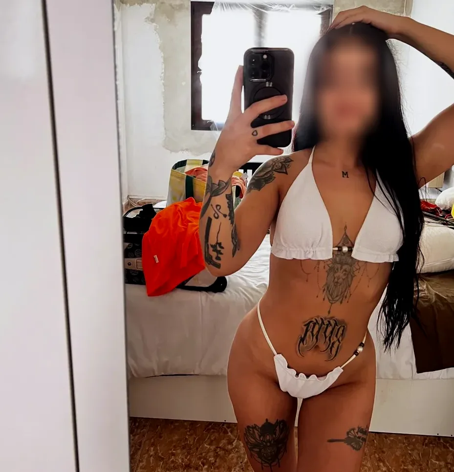 Neele, 28