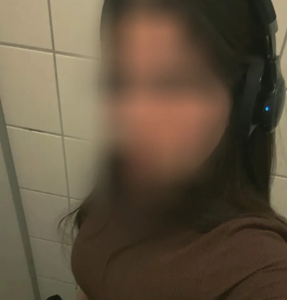Stefanie, 25